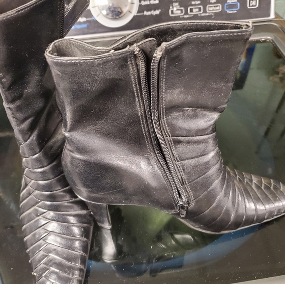 Women's boot - Picture 2 of 3